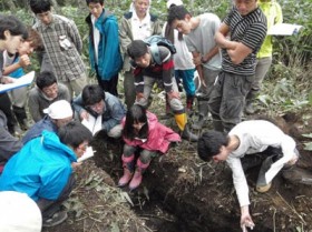 土壌調査は力持ちが班にいると助かります